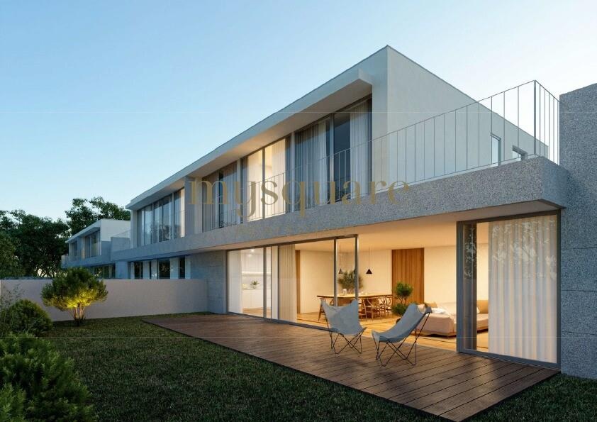 MORADIA T4 A 300M DA PRAIA, GARAGEM P/ 3 VIATURAS, C/ POSSIBILIDADE DE PISCINA - LEÇA DA PALMEIRA